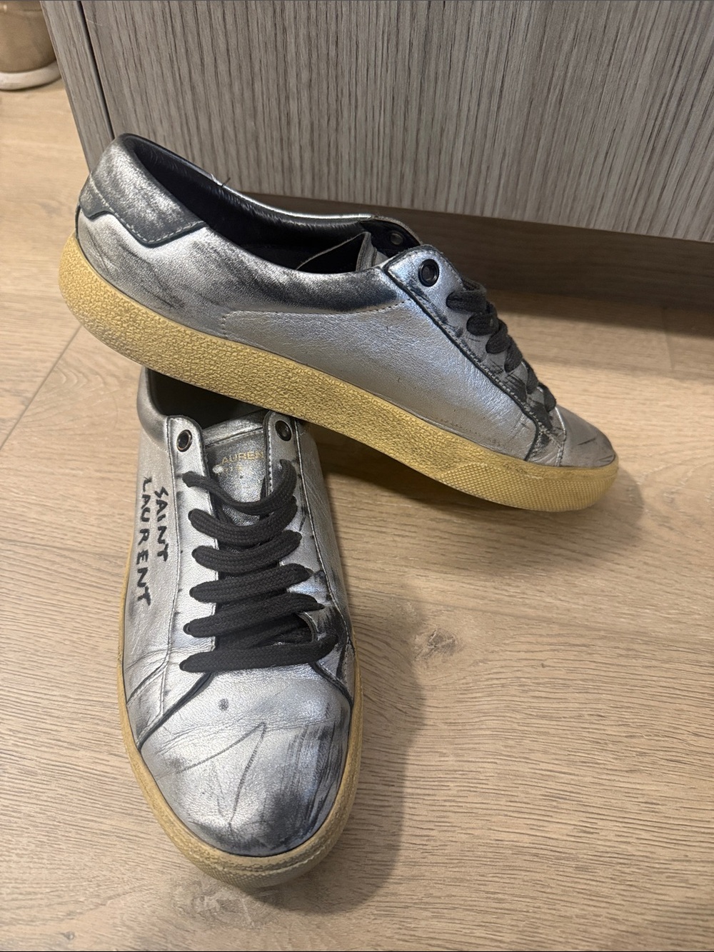 Saint Laurent Silver Leather Low-Top Sneakers with Black Laces - Picture 3 of 3